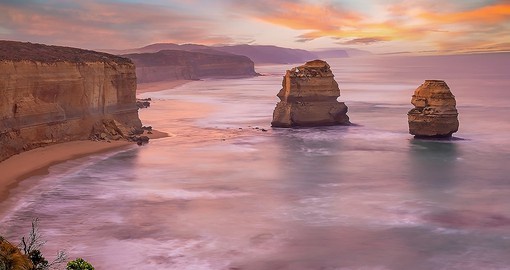Discover the rugged coastline and breathtaking vistas of the Great Ocean Road