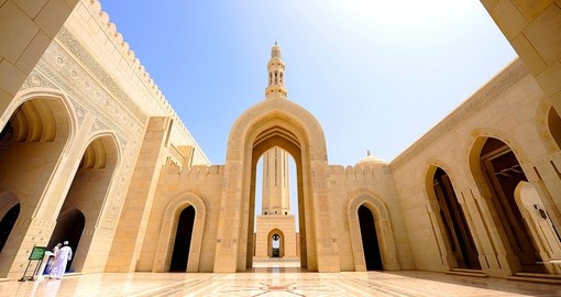 Discover the Grand Mosque Gate in Muscat during your next Oman vacations.