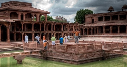 Explore the ghost town of Fatehpur Sikri India