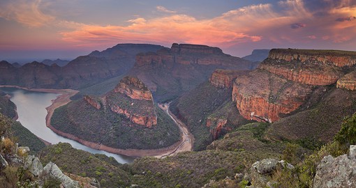 Amongst the largest canyons on earth, the Blyde River Canyon extends for over 25 kilometres