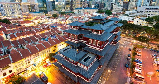 Majestic buildings like the Buddhas Relic Tooth Temple give Singapore its vibrant atmosphere