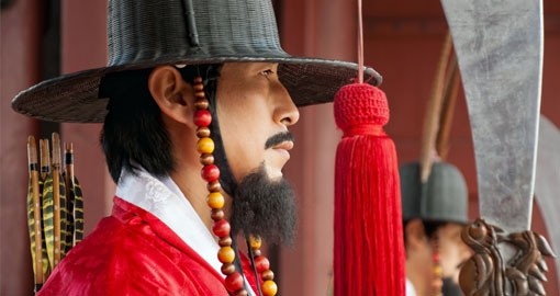 Korean guard at Gyeongbokgung Palace are a popular photo opportunity during your Korea vacation.
