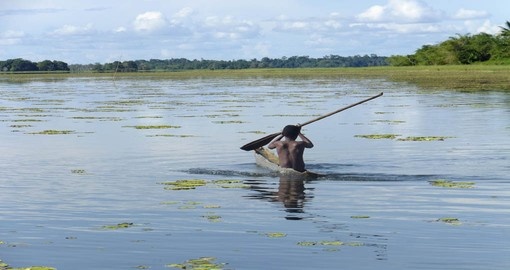 Take a boat ride along Lake Murray during your Papua New Guinea Vacation