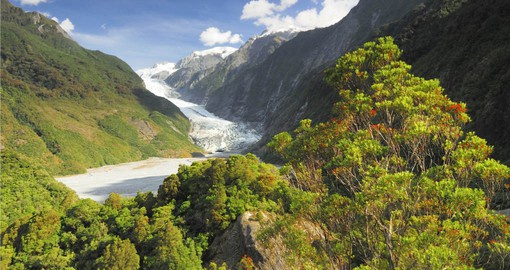 Discover the breathtaking Franz Josef Glacier, a natural wonder on your next trip