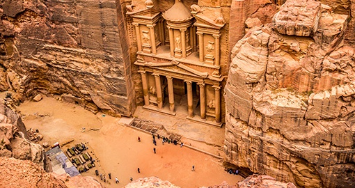 Marvel at the Al-Khazneh, one of Petra's most popular sights on your Jordan vacation