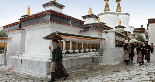 Tibetan pilgrims at Tashilunpo Monastery