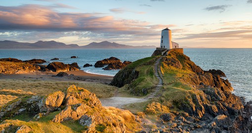 Drive along the coast line in North Wales and enjoy a relaxing experience on your Wales Vacation