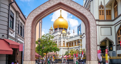 Explore the historic Kampong Gelam district to admire the beauty of the Masjid Sultan, one of Singapore's most prominent mosques