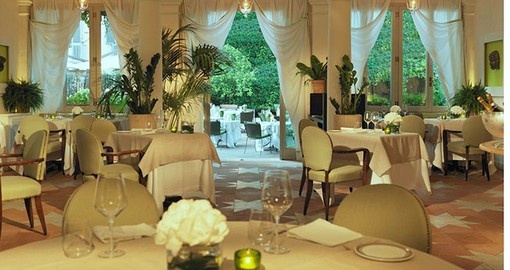 Enjoy an exquisite meal at the Le Jardin De Russie Restaurant as part of your Italy Vacation Package