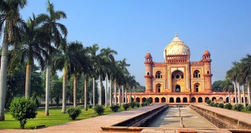 Visit the tomb of Safdarjung in Delhi on your Holidays in India