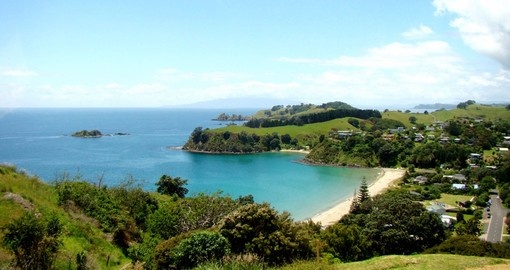 Cruise around the beautiful Waiheke Island and enjoy the scenic view on your New Zealand Vacation