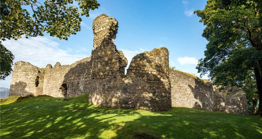 Discover Old Inverlochy Castle 13 century's ruined castle.