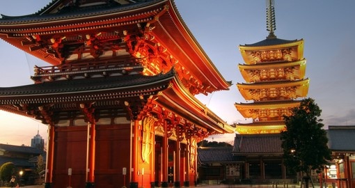 Hozo-mon Gate and the pagoda of the Senso-ji Temple