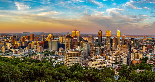 Explore the city life from sunrise to sunset in the bustling city of Montréal