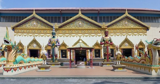 Discover Wat Chayamangkalaram and the amazing architecture that surrounds the building on your Malaysia Vacation