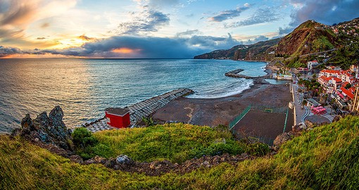 Sonnenuntergang über Ribeira Brava on Madeira's South Coast