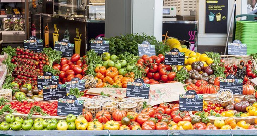 Explore the street markets of the 17th arrondissement