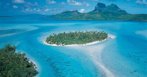 Explore the islands of French Polynesia in your private catamaran