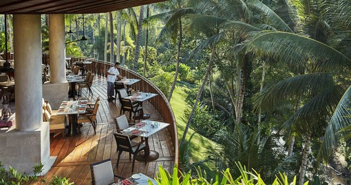 Include an alfresco dinning experience on your Bali Vacation