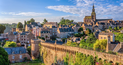 Stroll the cobbled streets of Dinan to admire the medieval architecture of the town